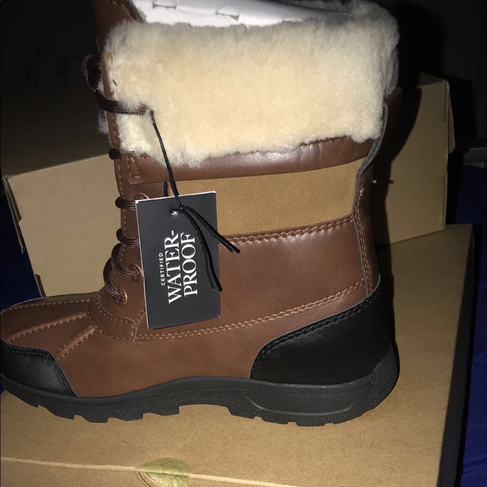 Youth size 4 UGG